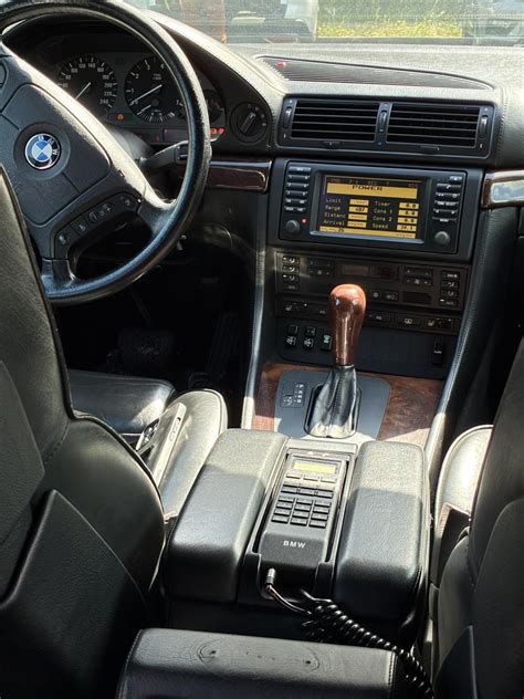 nuotrauka: BMW E34 interjeras su į vairuotoją orientuota konsole