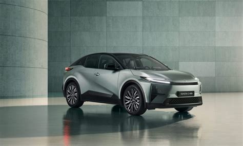 Naujasis „Toyota C-HR+“ - modernus elektrinis visureigis su kupė siluetu