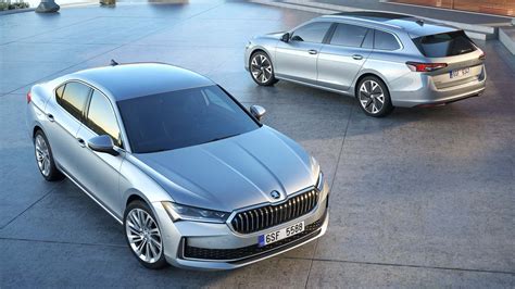 Škoda Superb universalo šoninis vaizdas, pabrėžiantis santūrų dizainą