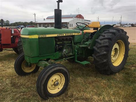 John Deere 2130 traktoriaus nuotrauka