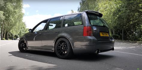 VW Golf 4 su sportiniu spoileriu