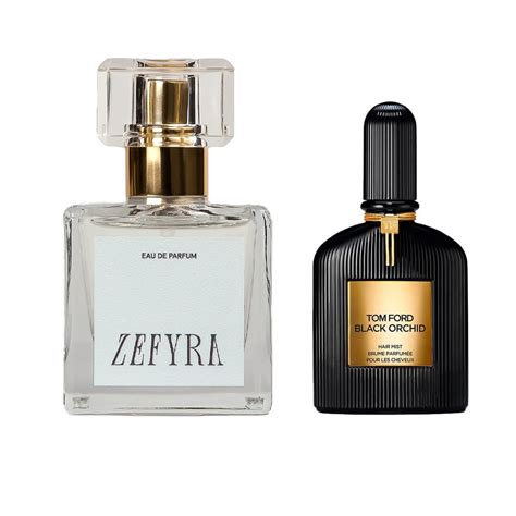 Tom Ford Black Orchid kvepalų buteliukas ir juodoji orchidėja