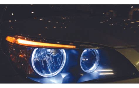 Trijų skirtingų automobilių lempučių tipų (halogeninės, ksenoninės, LED) palyginamoji infografika