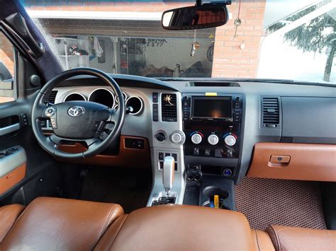 Toyota Tundra II 5.7 eksterjero ir interjero detalės