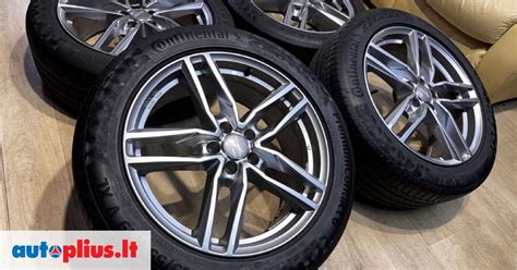 Tematinė nuotrauka: automobilis su pradurtomis padangomis
