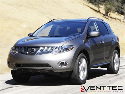 Nissan Murano Z51 eksterjero vaizdas, pabrėžiantis banguotas kėbulo linijas ir 20 colių ratlankius