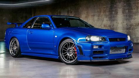 Istorinis Nissan Skyline GT-R modelis su klasikiniu dizainu