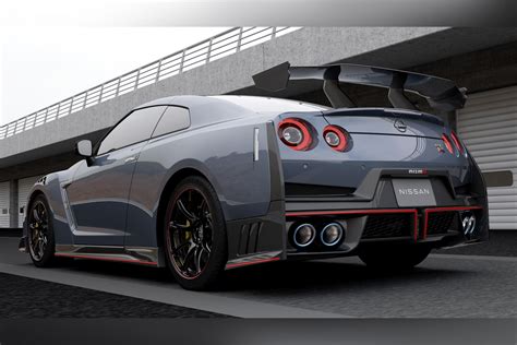 Nissan GT-R interjeras su sportiška ir modernia apdaila