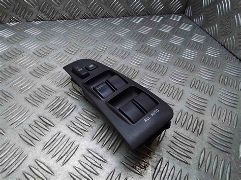 Renault Kangoo III langų pakėlimo jungiklio nuotrauka (naudota originali detalė)