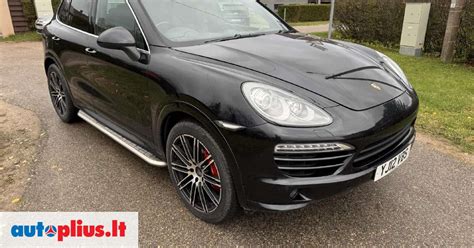 Porsche GTS automobilis su sportiniais ratlankiais
