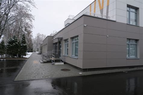 Vairavimo mokyklos fasadas arba išorė