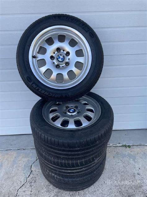 BMW E46 su R16 ratlankiais, teminė nuotrauka
