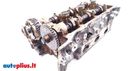 Schema, iliustruojanti Opel Vectra C variklio skyrių, su pažymėtomis dažnai gendančiomis dalimis, tokiomis kaip kuro siurblys, Elobau daviklis ar alkūninio veleno indeklai.