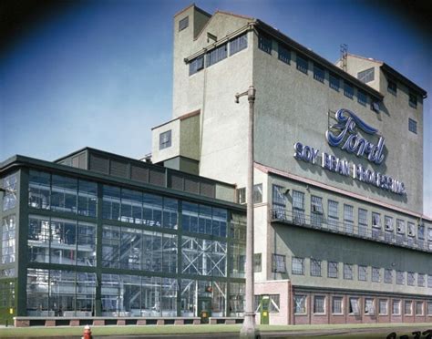 „Ford“ priklausiusi „Highland Park“ gamykla, dar žinona „Krištolinių rūmų“ pavadinimu