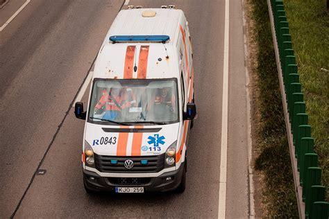 Tematinė iliustracija: eismo įvykis, greitoji pagalba ir policija