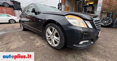 Mercedes-Benz E 350 CDI variklio skyriaus vaizdas