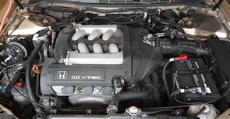 Honda Accord VI Coupe variklio skyriaus schema (pvz., 3.0 V6 J30A1)