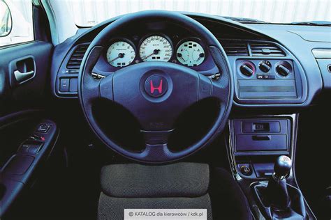 Honda Accord VI Coupe interjero nuotrauka (odinis salonas, panelės išdėstymas)
