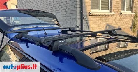 Subaru Outback su stogo skersiniais ir kabliu
