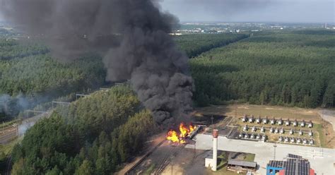 Gaisro vieta, ugniagesiai gesinantys liepsnas