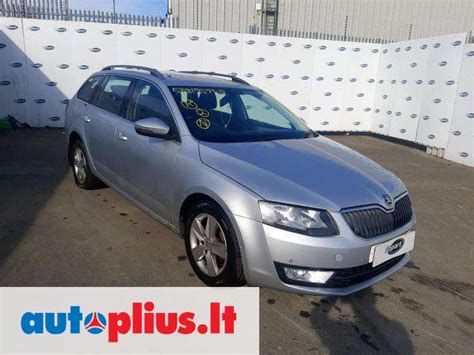 Skoda Octavia A5 saugiklių dėžės išdėstymas variklio skyriuje ir salone
