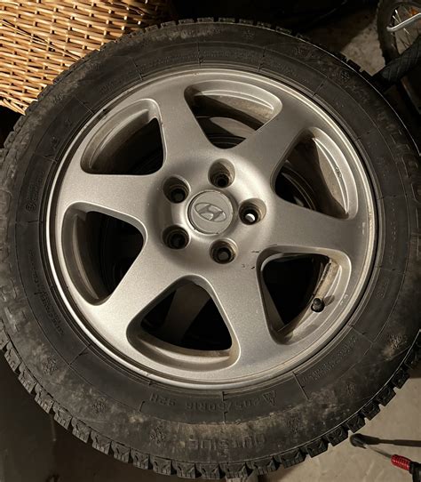 Tematinė nuotrauka: Automobilio ratlankiai su žieminėmis padangomis