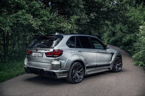 BMW X5 F15 modelio nuotrauka, atspindinti tipinį didelio visureigio įvaizdį