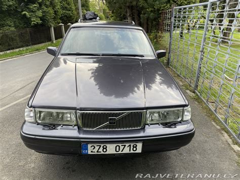 „Volvo 960“ sedanas, demonstruojantis naujoviškas saugos funkcijas