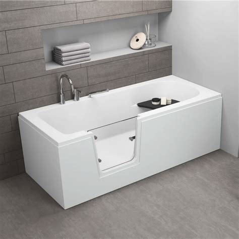 Nuotrauka: Švari vonia su šviežiais muilo burbuliukais