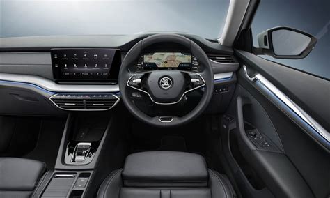 Detailed photo of Skoda Octavia interior features (dashboard, multimedia, seats)