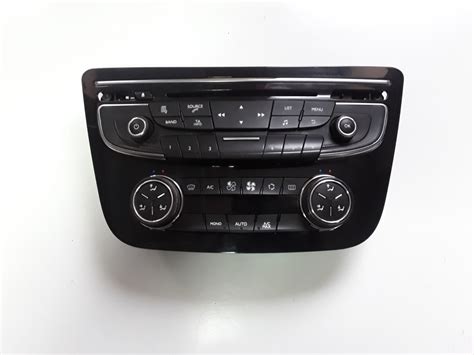 Peugeot 4007 salono interjeras su prietaisų skydeliu