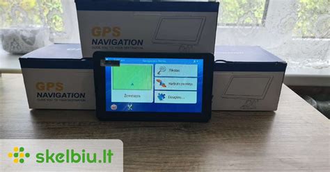 Iliustracija, rodanti iGO navigacijos žemėlapį su 3D pastatais ir greičio kameros perspėjimu