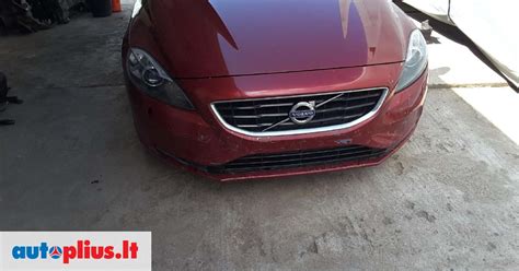 Volvo V40 odinis interjeras: tamsus ir šviesus variantas (palyginimas)