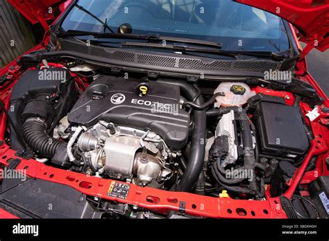 Engine bay of an Opel Astra H, highlighting key components