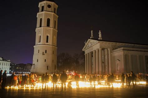 Teminis paveikslėlis, jungiantis šviesas, šventę ir iliustracijas
