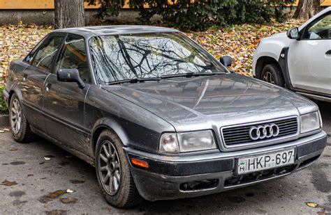 Audi 80 B4 saugiklių dėžutės vieta salone po vairuotojo puse