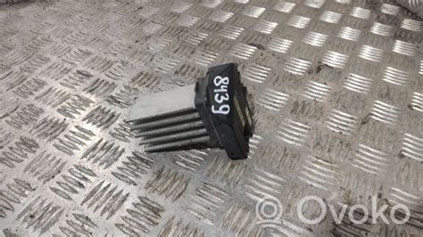 Schematinis BMW E60 pečiuko ventiliatoriaus išėmimo ir montavimo procesas