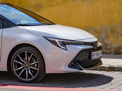 Toyota Corolla TS interjeras ir vairuotojo vieta