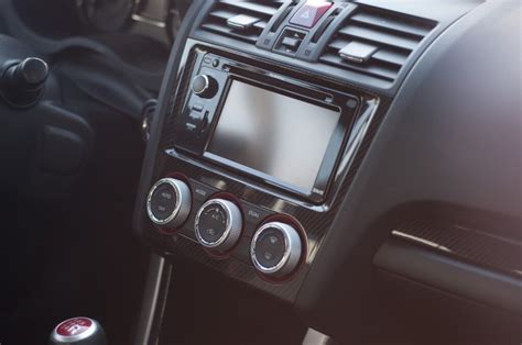 Teminis automobilinio radijo imtuvo vaizdas automobilyje