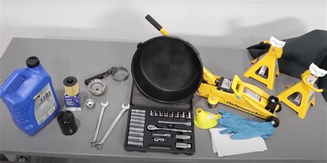 Set of tools for oil change