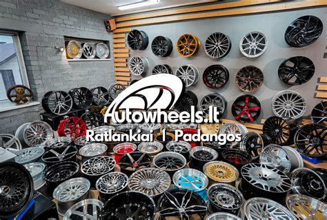 Teminė nuotrauka: įvairūs ratlankiai ir padangos su automobilio siluetu fone