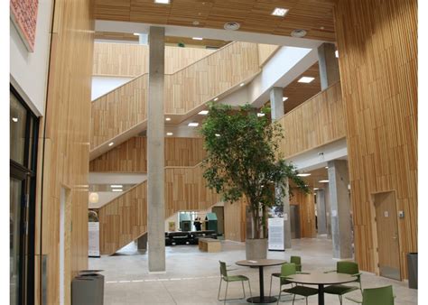 senas pikapas su primityvia apdailos sistema