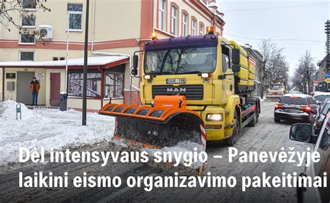 Saugumo ženklų ir intensyvaus eismo iliustracija Vilniaus gatvėse