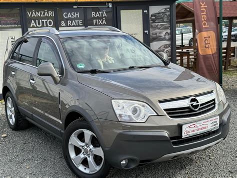 The Opel Antara 2008 model exterior, a classic mid-size SUV design with sturdy lines.