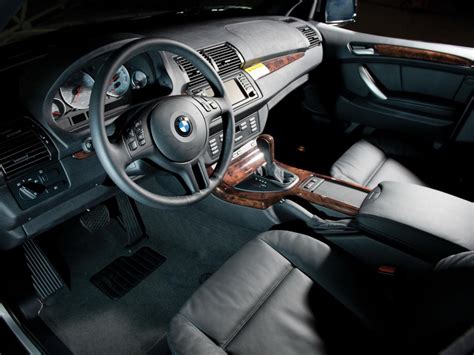 BMW X5 E53 salonas su prietaisų skydeliu