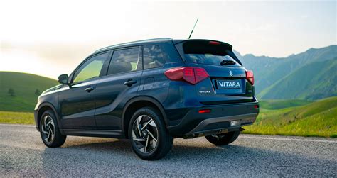 Suzuki Vitara visureigio nuotrauka su pabrėžtais dizaino elementais