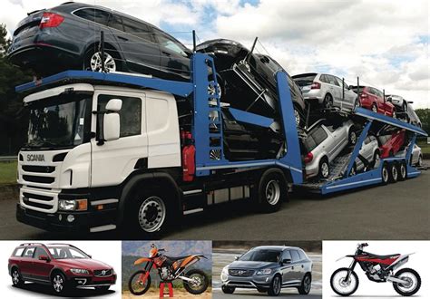 Susirinkimo salė su skirtingų markių automobiliais ir motociklais