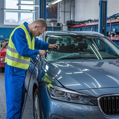 Infografika: automobilių stiklo pažeidimų tipai ir remonto galimybės