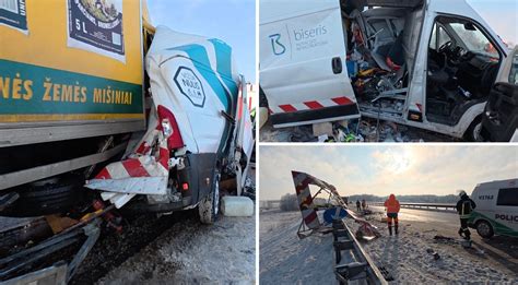 Avarijos vietos prie Baisogalos nuotrauka su sumaitotais automobiliais