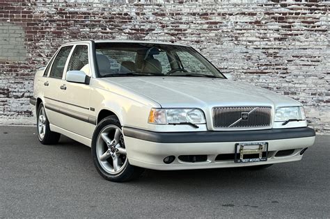 Volvo 850 variklių palyginimo infografika